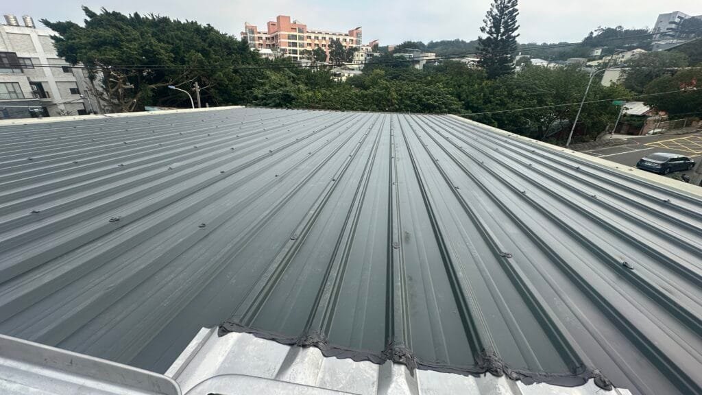 鐵皮屋頂修繕、屋頂漏水修復、鐵皮屋頂防水、屋頂維修、鐵皮屋頂防腐