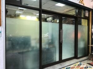 玻璃門安裝施工 偉榤工程有限公司 屋凸玻璃採光罩安裝 偉榤工程有限公司 精品鋁門窗提供永和鋁門窗,中和鋁門窗,新店鋁門窗,土城鋁門窗